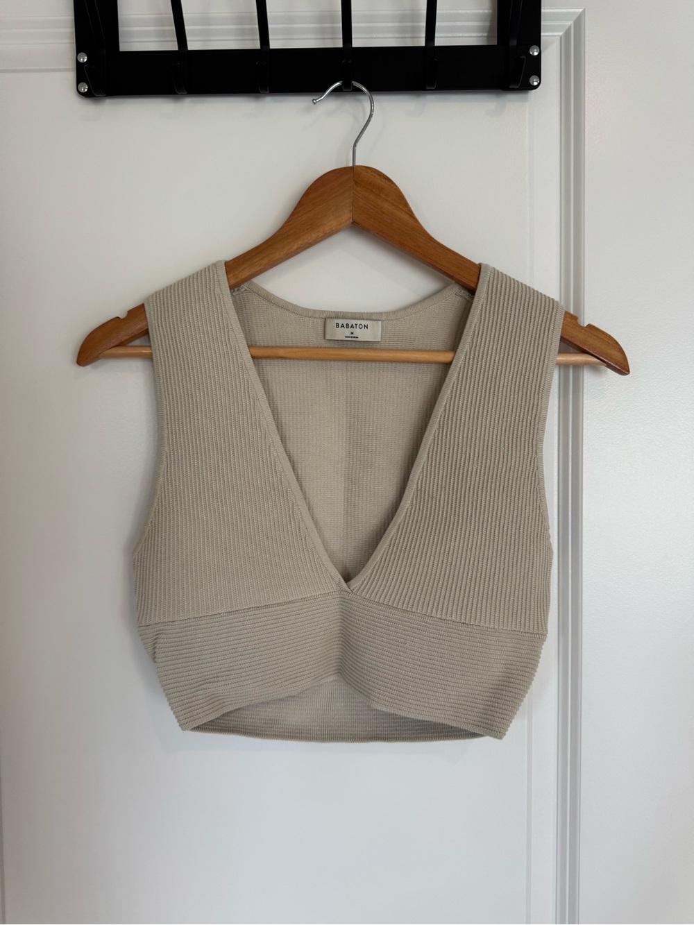 Babaton Ribbed V-Neck Cropped Tank Top - Light Beige